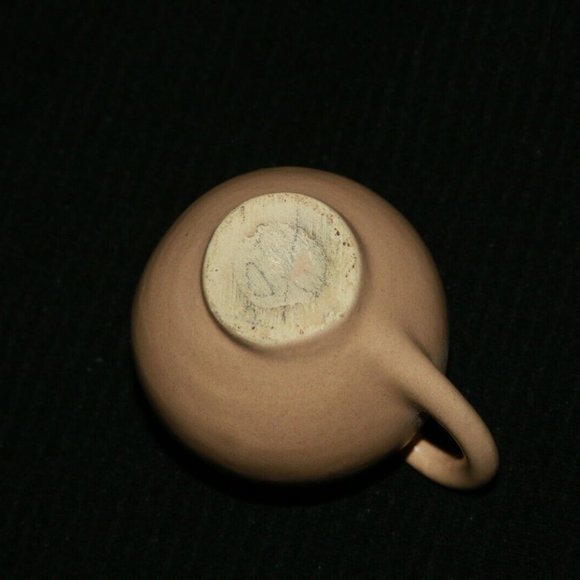 Small wide pitcher pottery tan / beige Camark? - Picture 2 of 5
